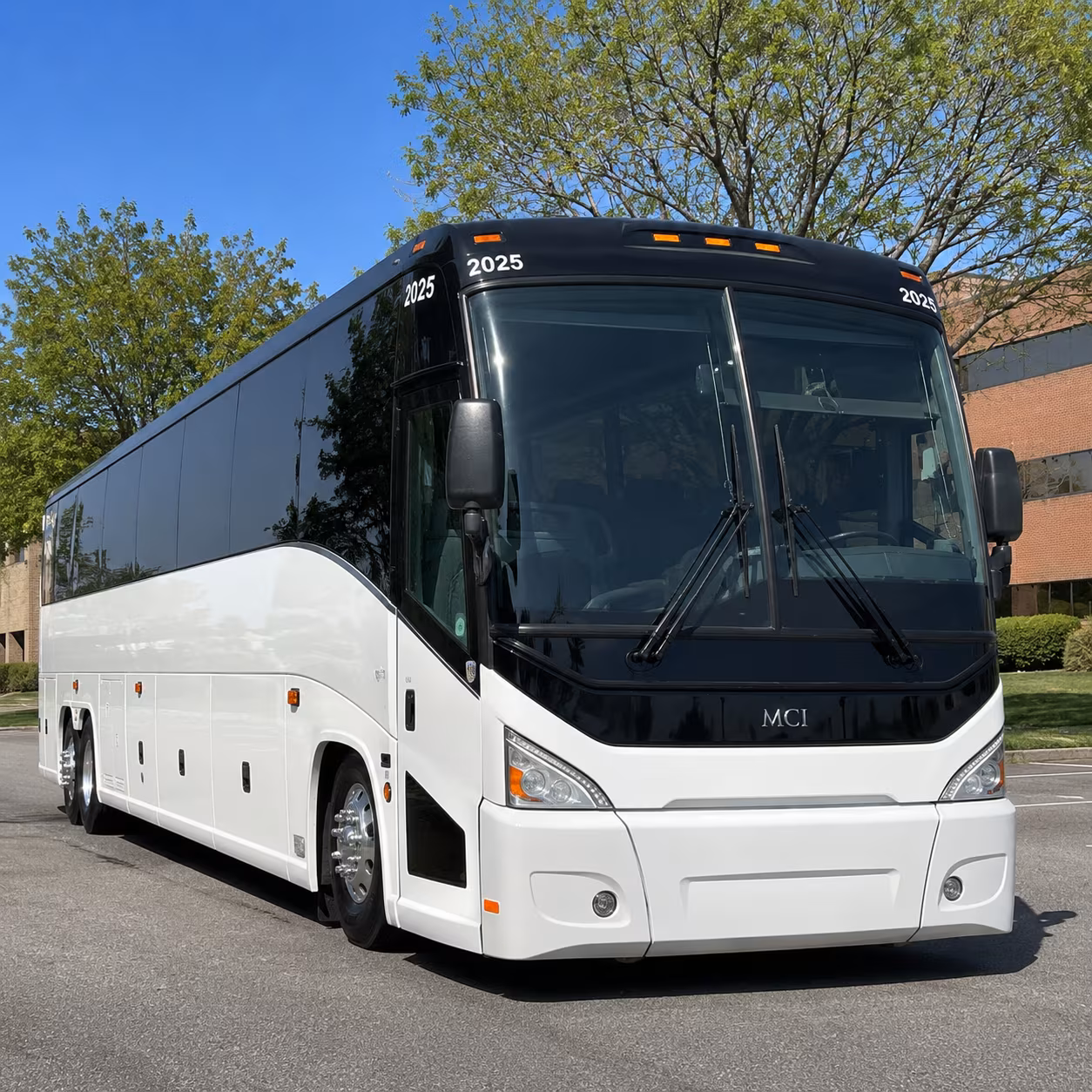 minibuses and charter buses to cranbrook the michigan science center and dia