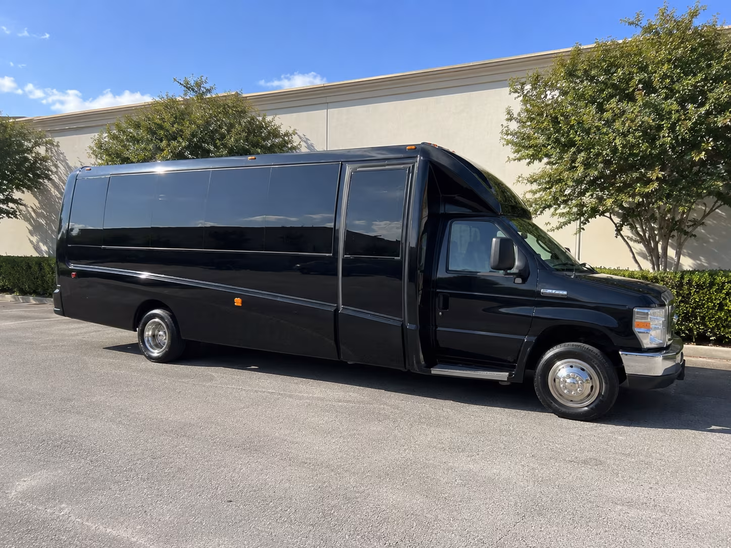 party buses from rochester hills to prom venues across oakland and macomb county